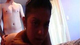 Hot young amateur couple suck and fuck in its bedroom - porn video