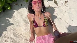 Beauty pees on the Maldives beach and gets Golden Shower on her glasses - porn video