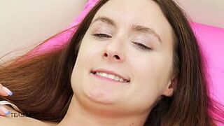Super cute Teen has orgasm - porn video
